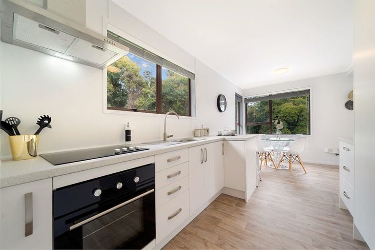 Photo of property in 11 Pimento Place, New Lynn, Auckland, 0600