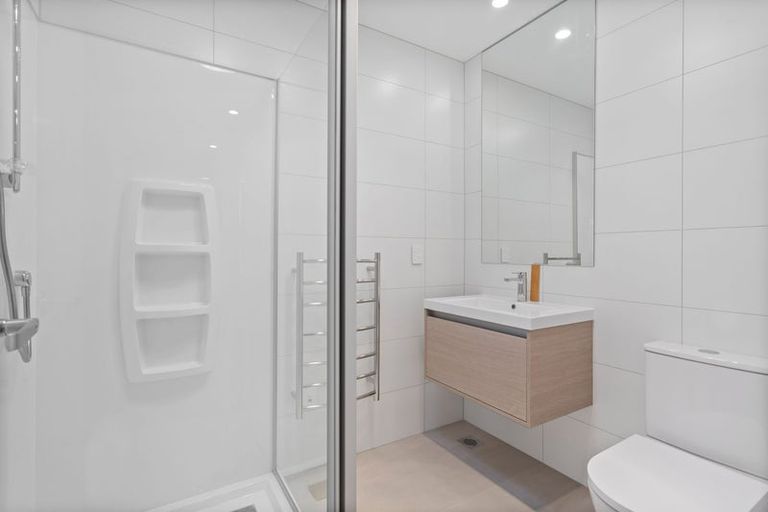 Photo of property in 24 Viridian Avenue, Rosehill, 2113