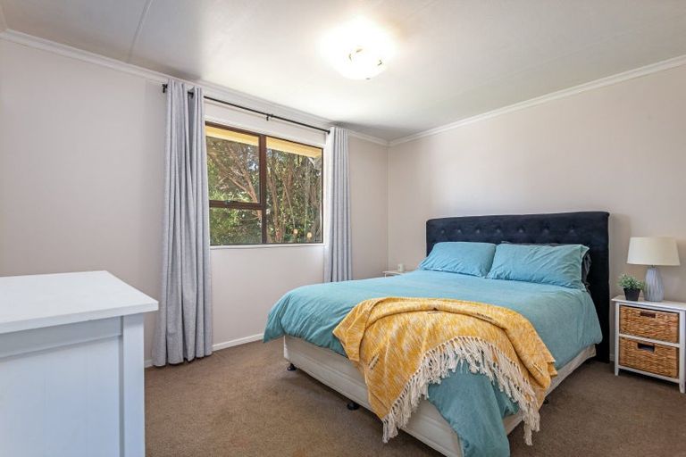Photo of property in 12 Hillcrest Drive, Kelvin Grove, Palmerston North, 4414