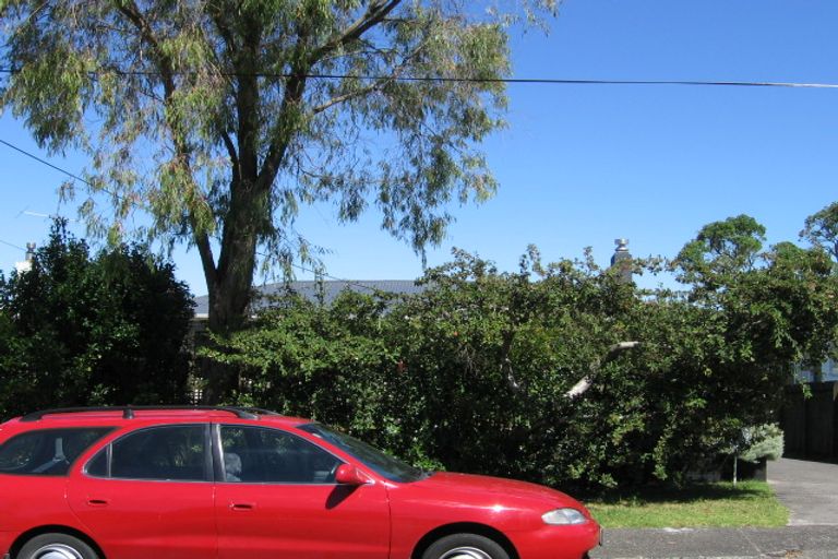 Photo of property in 2/6 Teal Crescent, Beach Haven, Auckland, 0626