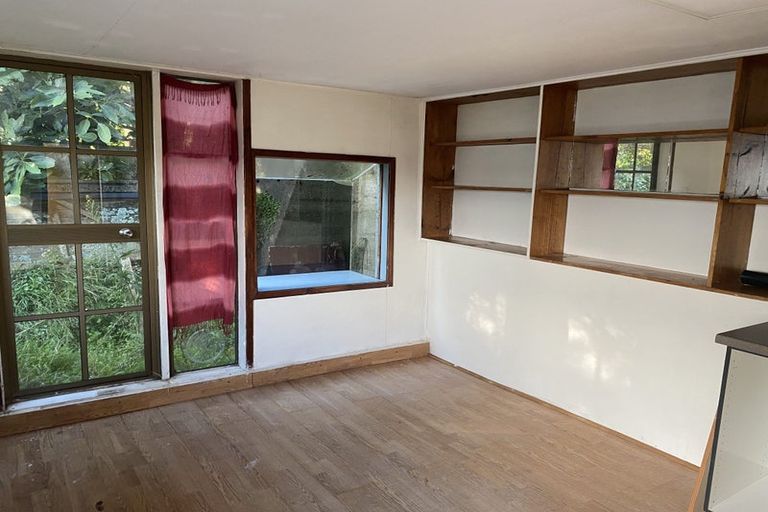 Photo of property in 21 Nikau Road, Point Howard, Lower Hutt, 5013