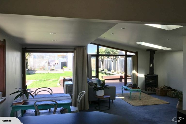 Photo of property in 131 Apu Crescent, Lyall Bay, Wellington, 6022