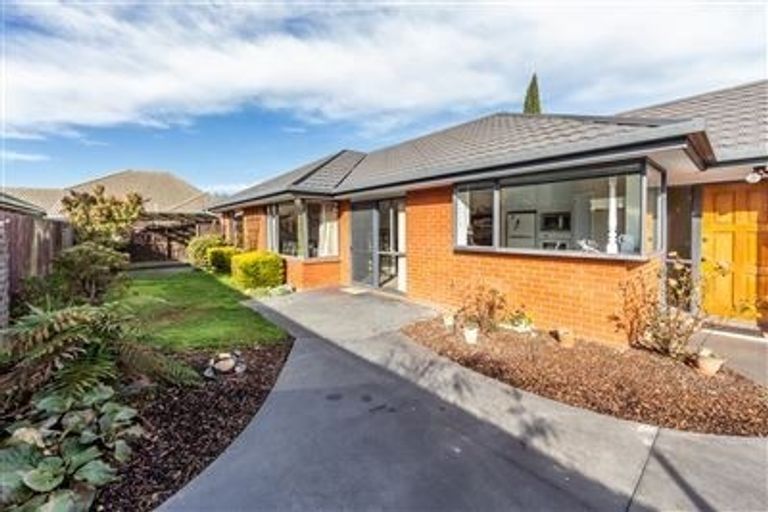 Photo of property in 5 Murfitt Place, Sockburn, Christchurch, 8042