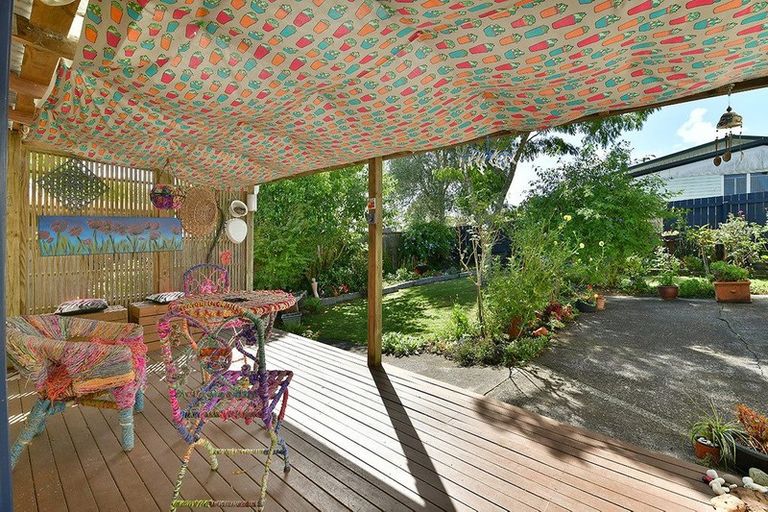 Photo of property in 28 Puriri Street, Helensville, 0800