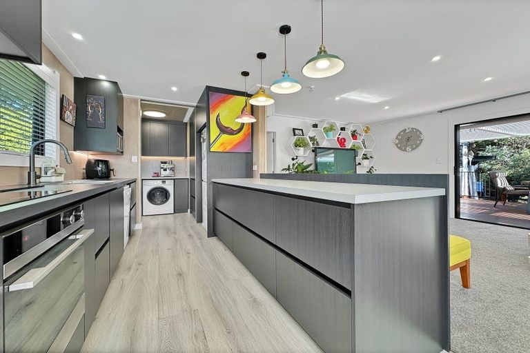 Photo of property in 11 Gibbs Place, Kinloch, Taupo, 3377