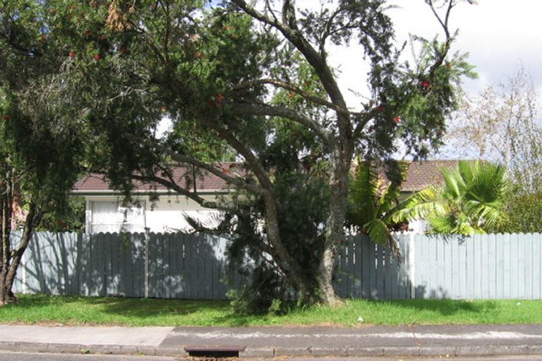 Photo of property in 1 Glenbervie Crescent, Massey, Auckland, 0614