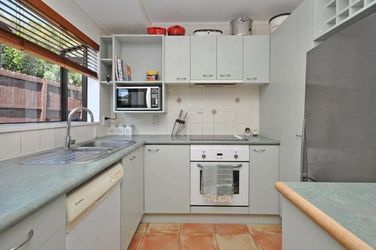 Photo of property in 1/6 Sevilla Place, Unsworth Heights, Auckland, 0632
