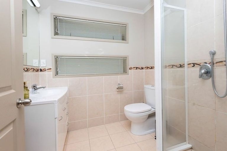 Photo of property in 2 Jack Place, Flat Bush, Auckland, 2019
