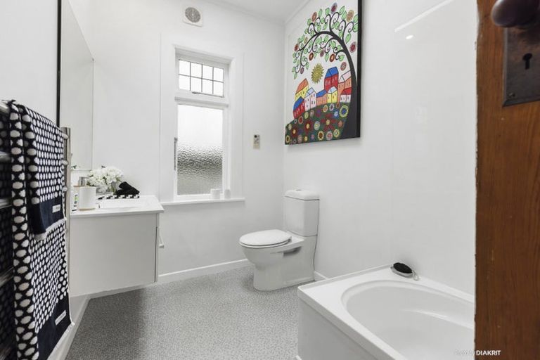 Photo of property in 118 Grafton Road, Roseneath, Wellington, 6011