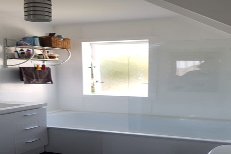 Photo of property in 50f5 Darlington Road, Miramar, Wellington, 6022