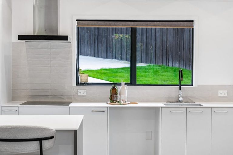 Photo of property in 14 Landsdale Place, Massey, Auckland, 0614