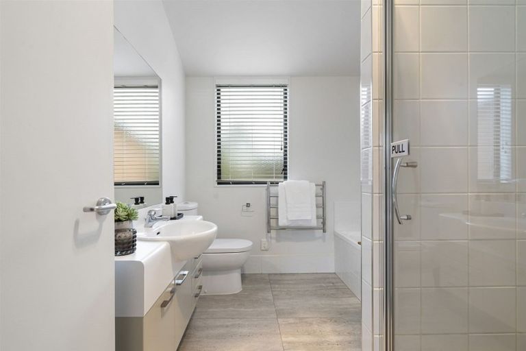 Photo of property in 4 Argyle Terrace, Milford, Auckland, 0620