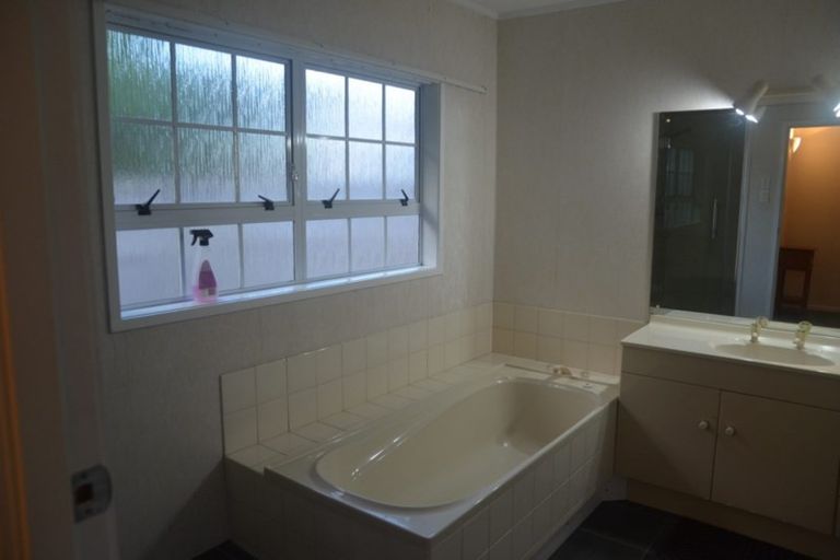 Photo of property in 40 Priestley Drive, Bucklands Beach, Auckland, 2014