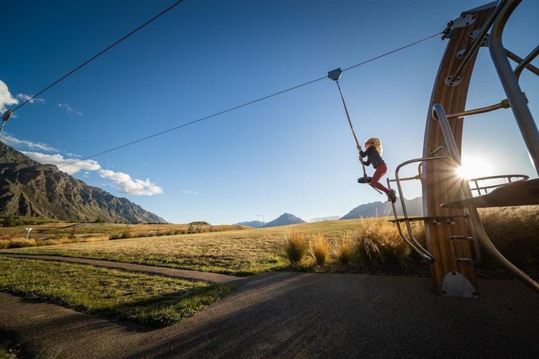 Photo of property in 40 Perendale Road, Jacks Point, 9371