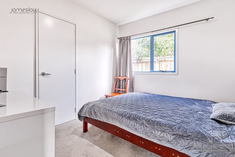 Photo of property in 1/19 Lowtherhurst Road, Massey, Auckland, 0614