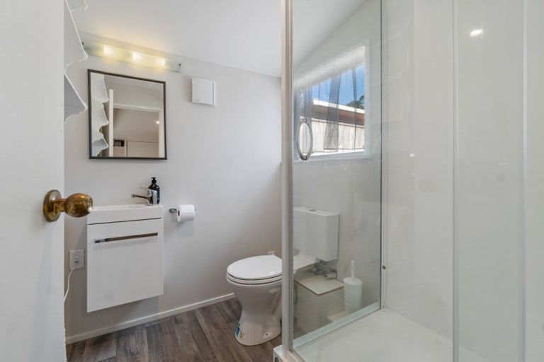 Photo of property in 11 Arosa Place, Forrest Hill, Auckland, 0620