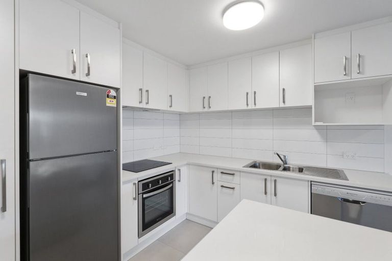 Photo of property in 1b/4045 Great North Road, Glen Eden, Auckland, 0602