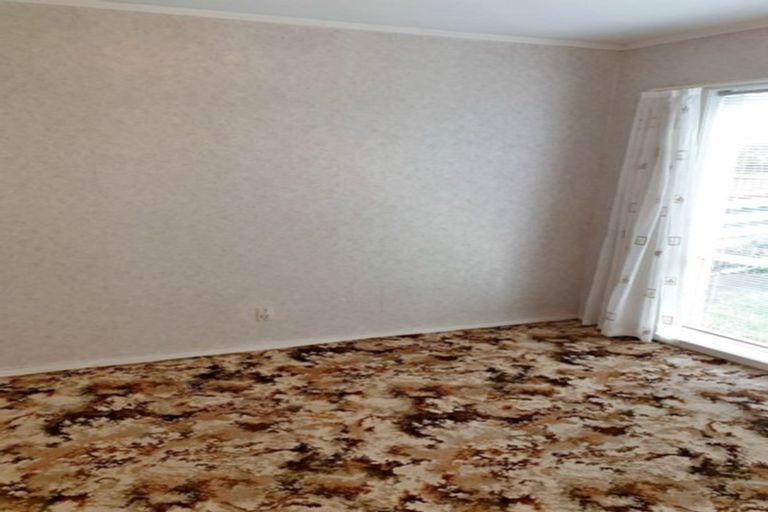 Photo of property in 2/52 Makora Road, Massey, Auckland, 0614