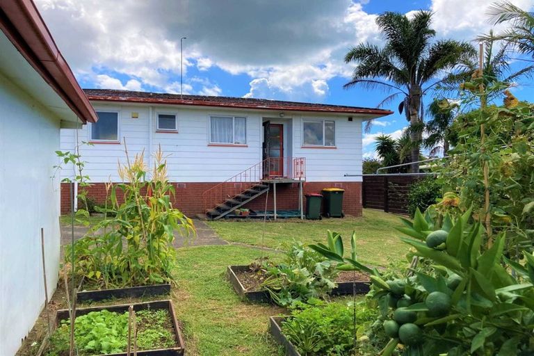 Photo of property in 60 Casuarina Road, Half Moon Bay, Auckland, 2012