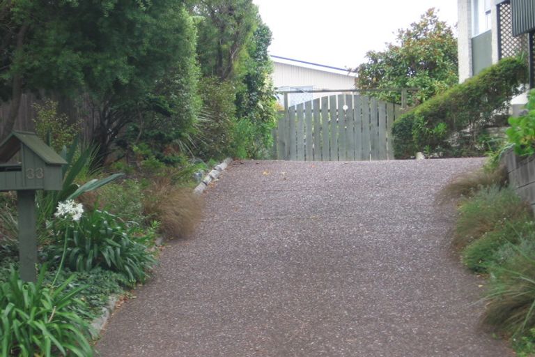 Photo of property in 33 Valley View Road, Glenfield, Auckland, 0629