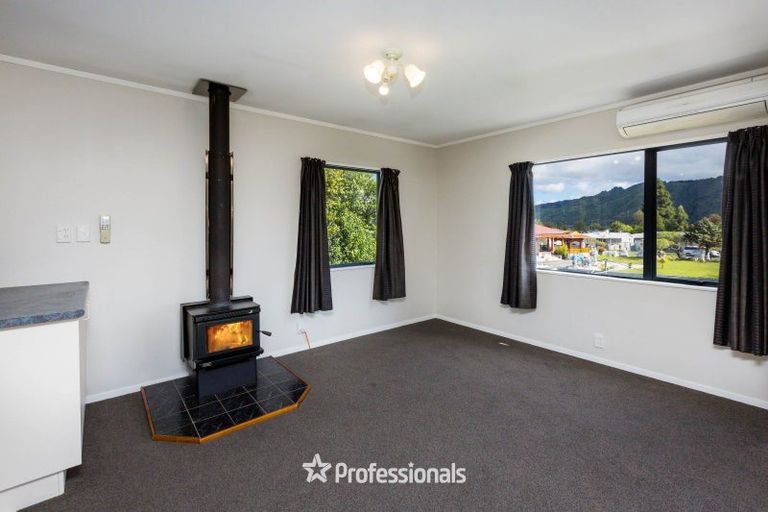 Photo of property in 1 Monarch Grove, Maoribank, Upper Hutt, 5018