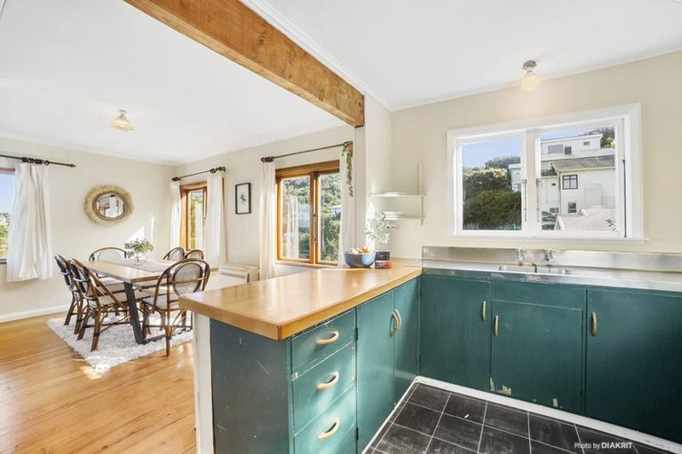 Photo of property in 11 Oku Street, Island Bay, Wellington, 6023