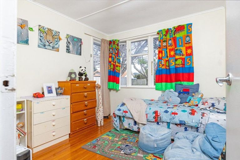 Photo of property in 6 Kummer Crescent, Masterton, 5810