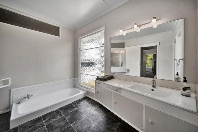 Photo of property in 161 South Road, Hawera, 4610