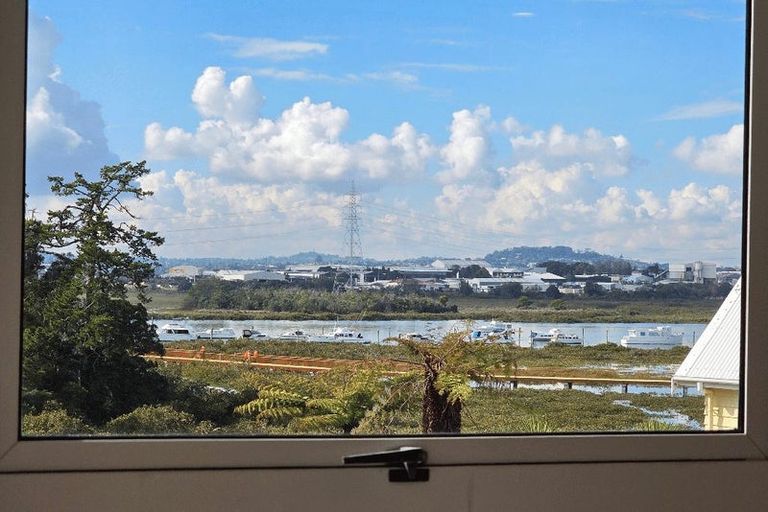 Photo of property in 49 Jaemont Avenue, Te Atatu South, Auckland, 0610