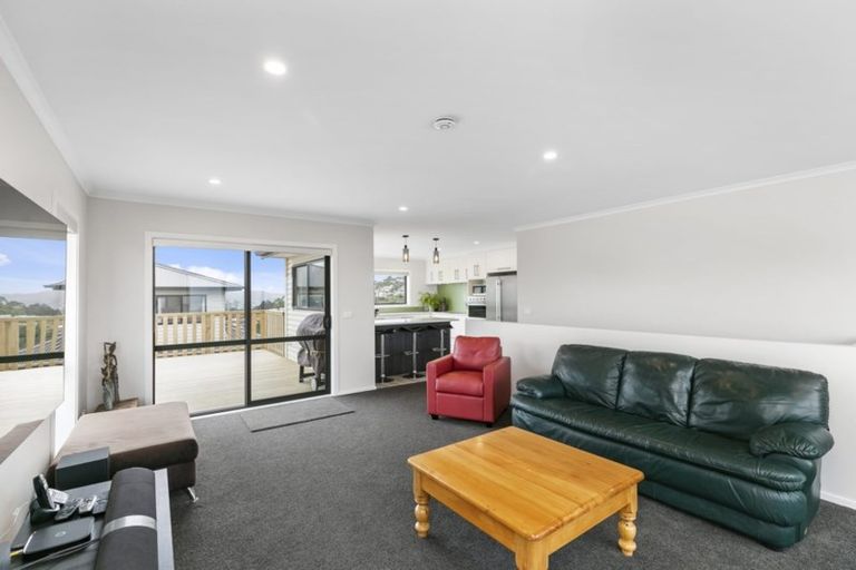 Photo of property in 9b Epic Way, Newlands, Wellington, 6037