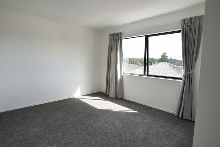 Photo of property in 6/19 Kingdale Road, Henderson, Auckland, 0610
