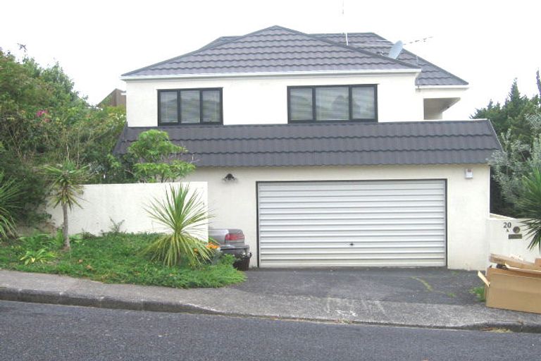 Photo of property in 24 Holdaway Avenue, Northcote, Auckland, 0627