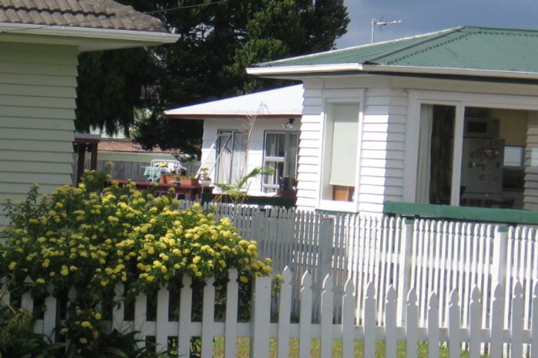 Photo of property in 75 Archibald Road, Kelston, Auckland, 0602