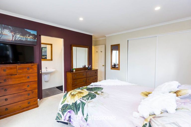 Photo of property in 2a Redwood Street, Elderslea, Upper Hutt, 5018