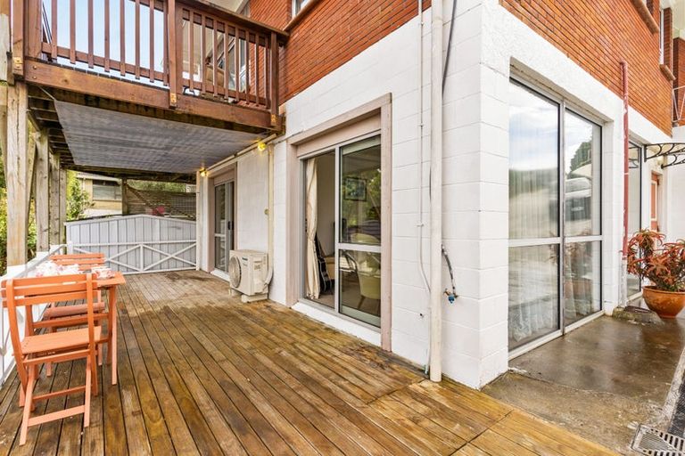 Photo of property in 42 Ellesmere Crescent, Pakuranga Heights, Auckland, 2010