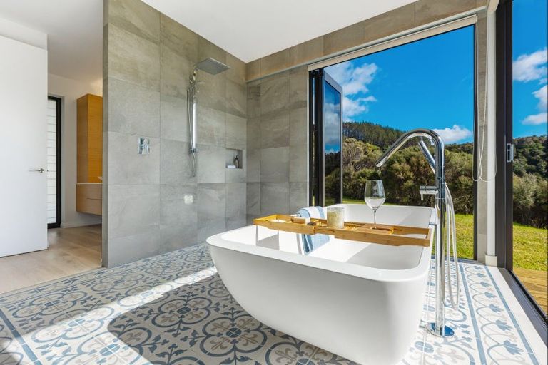 Photo of property in 68 Onekainga Rise, Whananaki, Hikurangi, 0181