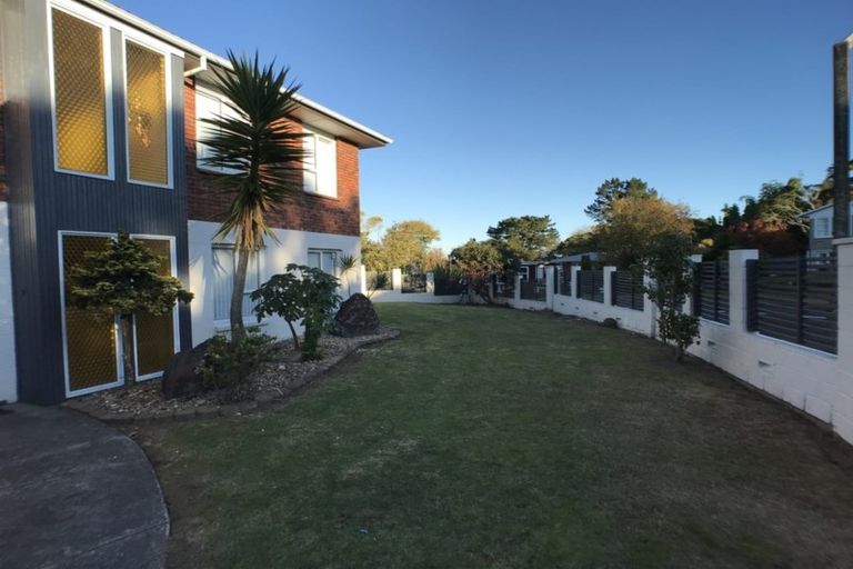 Photo of property in 22 Hartley Terrace, Massey, Auckland, 0614