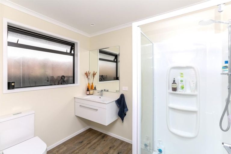 Photo of property in 3 Greenridge Lane, Merrilands, New Plymouth, 4312