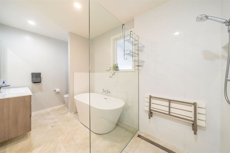 Photo of property in 96 Pinehaven Road, Pinehaven, Upper Hutt, 5019