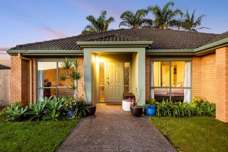 Photo of property in 15 Hercules Drive, Henderson, Auckland, 0612