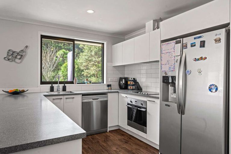 Photo of property in 296 Forest Hill Road, Waiatarua, Auckland, 0612