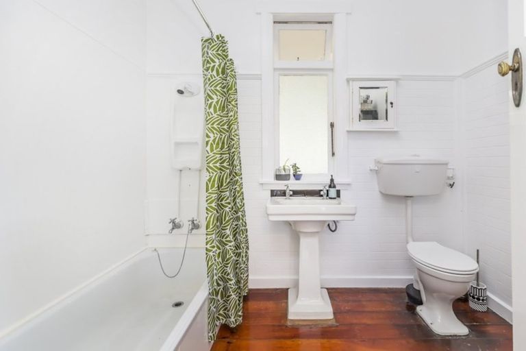 Photo of property in 38 Severn Street, Island Bay, Wellington, 6023