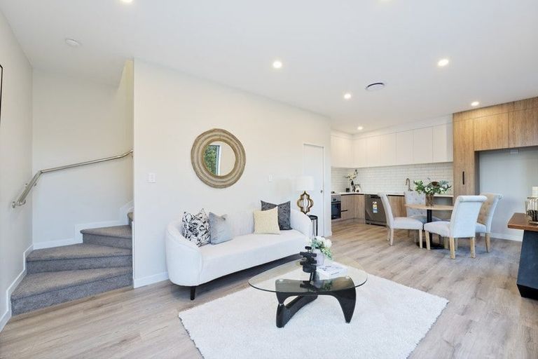 Photo of property in 2/5 Hereford Street, Te Atatu Peninsula, Auckland, 0610