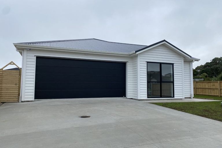 Photo of property in 28 Holcroft Street, Papakura, 2110