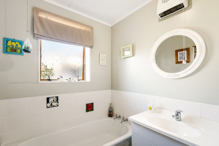 Photo of property in 21f1- Roband Crescent, Brown Owl, Upper Hutt, 5018