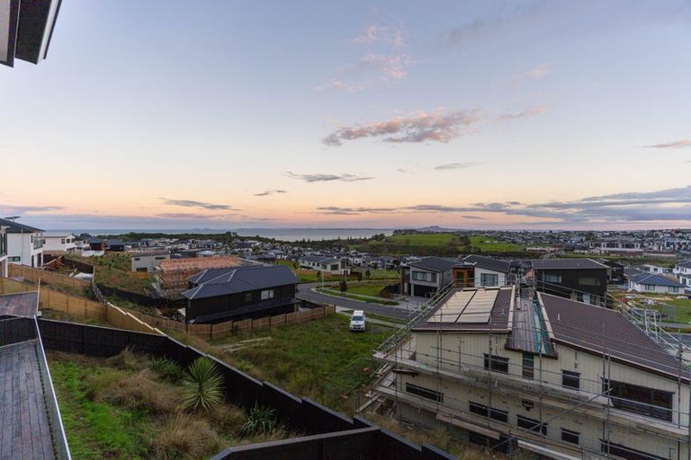 Photo of property in 218 Vaughans Road, Long Bay, Auckland, 0792