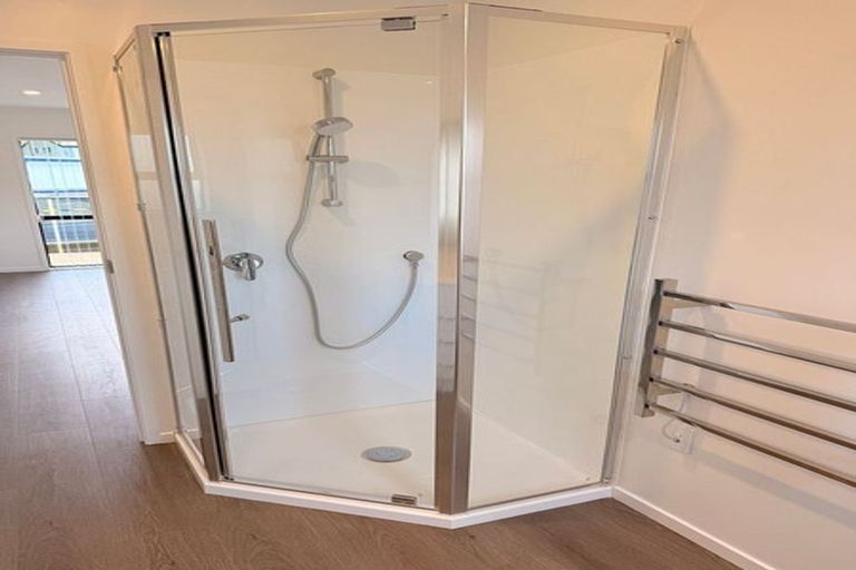 Photo of property in 128a Birkdale Road, Birkdale, Auckland, 0626