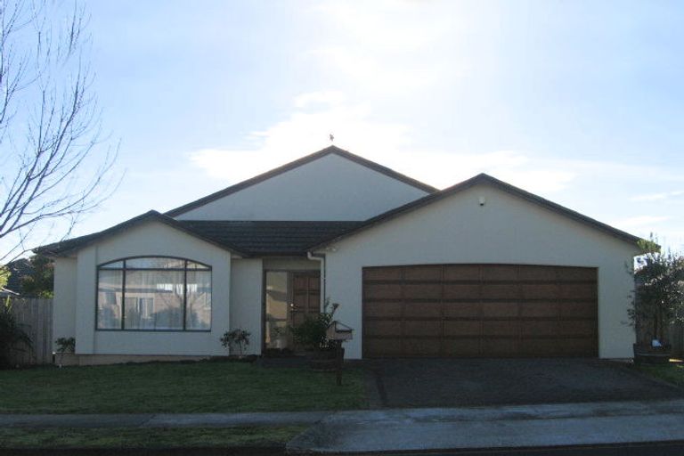 Photo of property in 51 Newbliss Crescent, East Tamaki Heights, Auckland, 2016