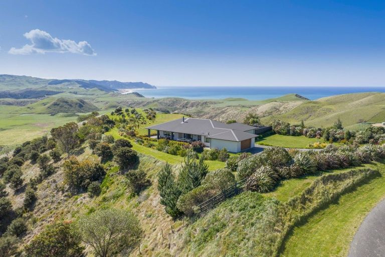 Photo of property in 63 Waipuka Road, Waimarama, Havelock North, 4294