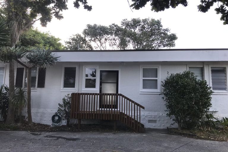 Photo of property in 2/4 Sydney Street, Hauraki, Auckland, 0622